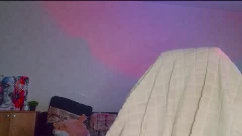 Vickie online show from December 19, 2:40 am