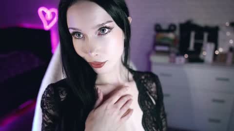 Izzy    online show from December 7, 4:47 pm