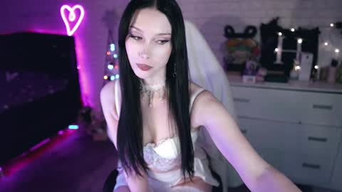 Izzy    online show from December 15, 4:26 pm