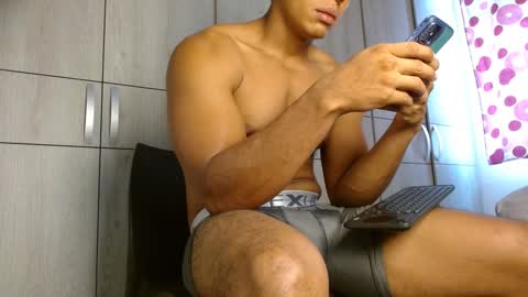 Snapshot of ulisess15 chatting on January 16, 1:14 pm Felipe model independent online show from January 16, 1:14 pm