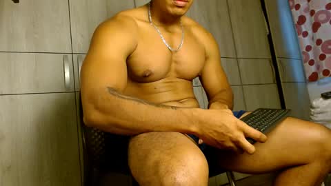 Snapshot of ulisess15 chatting on April 24, 11:23 am Felipe model independent online show from April 24, 11:23 am