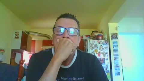 Snapshot of ulmeni7 chatting on May 23, 8:40 am ulmeni7 online show from May 23, 8:40 am