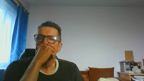 Snapshot of ulmeni7 chatting on June 2, 5:20 am ulmeni7 online show from June 2, 5:20 am