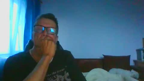 Snapshot of ulmeni7 chatting on June 5, 2:40 am ulmeni7 online show from June 5, 2:40 am
