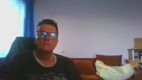 Snapshot of ulmeni7 chatting on June 6, 6:01 pm ulmeni7 online show from June 6, 6:01 pm