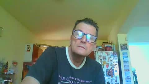 Snapshot of ulmeni7 chatting on June 7, 8:18 am ulmeni7 online show from June 7, 8:18 am