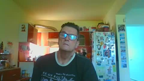 Snapshot of ulmeni7 chatting on June 10, 6:23 am ulmeni7 online show from June 10, 6:23 am
