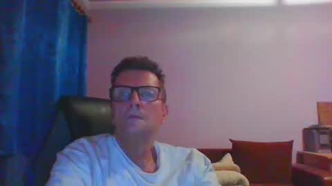 Snapshot of ulmeni7 chatting on June 17, 7:26 pm ulmeni7 online show from June 17, 7:26 pm