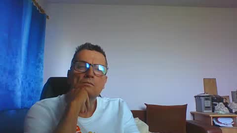 Snapshot of ulmeni7 chatting on June 19, 7:01 am ulmeni7 online show from June 19, 7:01 am
