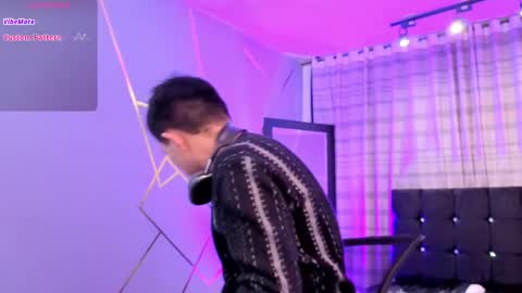 un_sluttyy online show from December 3, 11:30 am