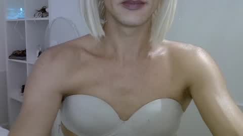 Snapshot of unadiosa chatting on August 6, 9:22 am unadiosa online show from August 6, 9:22 am