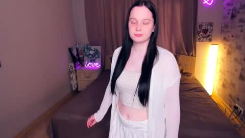 Lyna online show from March 7, 1:52 pm