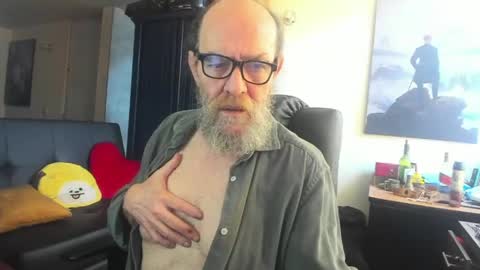 Uncle Hottie online show from June 1, 4:31 pm