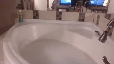 Snapshot of uncut4urbutt chatting on December 24, 12:22 pm uncut4urbutt online show from December 24, 12:22 pm