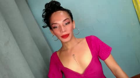 Snapshot of uncut_queen chatting on November 24, 2:00 am LOVELY JANE online show from November 24, 2:00 am