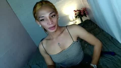 Snapshot of uncut_queen chatting on May 2, 10:53 am LOVELY JANE online show from May 2, 10:53 am