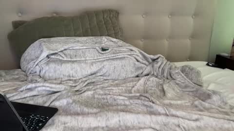 Snapshot of uncutnudist chatting on September 17, 12:23 am uncutnudist online show from September 17, 12:23 am