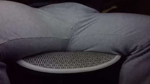 Under the desk online show from December 20, 3:52 pm