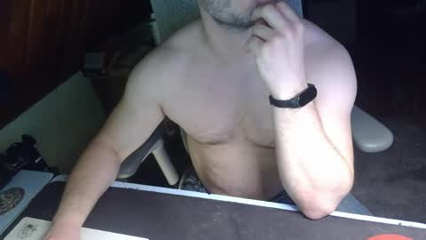 Snapshot of under_the_desk40 chatting on April 28, 9:31 pm Under the desk online show from April 28, 9:31 pm