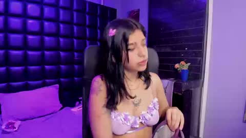 Snapshot of underbaby_ chatting on September 19, 3:52 am UnderBaby online show from September 19, 3:52 am