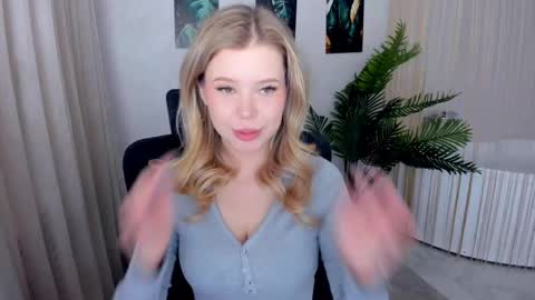 Alice online show from April 22, 8:43 pm