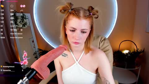 Snapshot of unicent chatting on December 3, 5:23 pm Call me Mira  thumbs up its make me happy online show from December 3, 5:23 pm