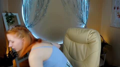 Snapshot of unicent chatting on December 8, 8:36 pm Call me Mira  thumbs up its make me happy online show from December 8, 8:36 pm