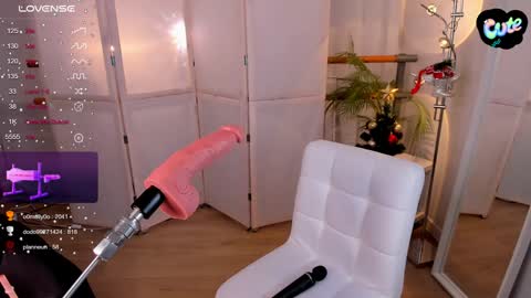 Snapshot of unicent chatting on December 14, 3:18 am Call me Mira  thumbs up its make me happy online show from December 14, 3:18 am