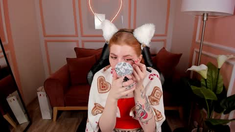 Snapshot of unicent chatting on December 26, 6:43 pm Call me Mira  thumbs up its make me happy online show from December 26, 6:43 pm