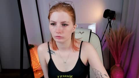 Snapshot of unicent chatting on December 29, 1:38 pm Call me Mira  thumbs up its make me happy online show from December 29, 1:38 pm