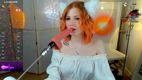 Snapshot of unicent chatting on January 1, 6:26 am Call me Mira  thumbs up its make me happy online show from January 1, 6:26 am