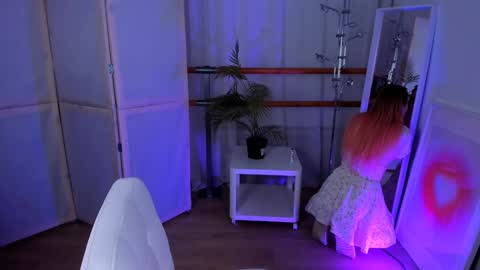 Snapshot of unicent chatting on January 21, 8:43 pm Call me Mira  thumbs up its make me happy online show from January 21, 8:43 pm