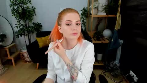 Snapshot of unicent chatting on February 9, 6:37 pm Call me Mira  thumbs up its make me happy online show from February 9, 6:37 pm