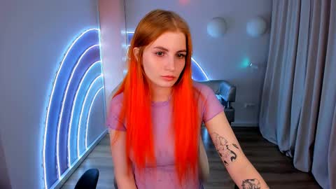 Snapshot of unicent chatting on February 18, 8:47 pm Call me Mira  thumbs up its make me happy online show from February 18, 8:47 pm