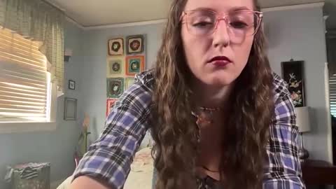 Snapshot of unicornfairy55 chatting on June 7, 2:10 pm Lola Moonstone online show from June 7, 2:10 pm