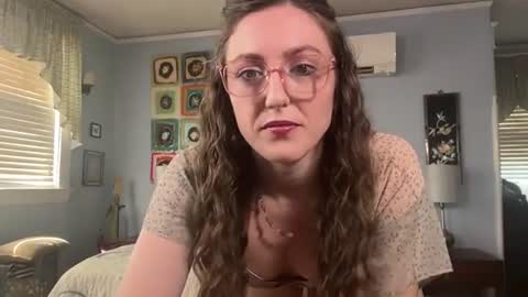 Snapshot of unicornfairy55 chatting on June 14, 3:14 pm Lola Moonstone online show from June 14, 3:14 pm
