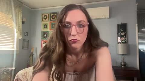 Snapshot of unicornfairy55 chatting on June 21, 3:14 pm Lola Moonstone online show from June 21, 3:14 pm