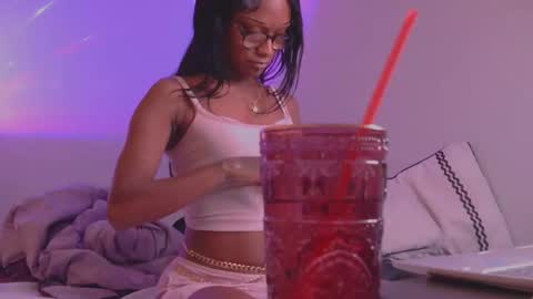 uniqecho online show from March 18, 12:58 am