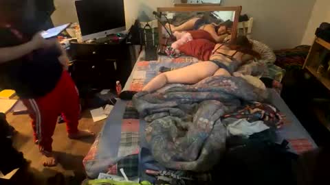 Snapshot of universalhologram chatting on January 17, 5:27 pm DnB online show from January 17, 5:27 pm