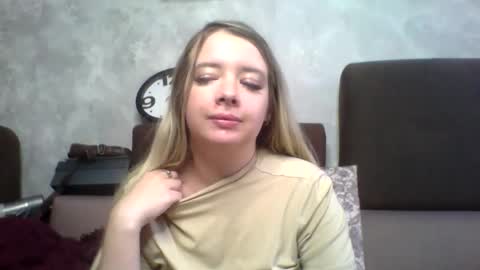 UniverseEmily online show from September 26, 7:23 am
