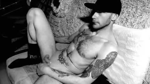 Snapshot of unlitimnaughty_ chatting on February 23, 3:26 am unlitimnaughty_ online show from February 23, 3:26 am