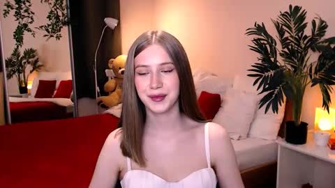 Snapshot of unreal_lady chatting on June 6, 10:03 pm unreal_lady online show from June 6, 10:03 pm