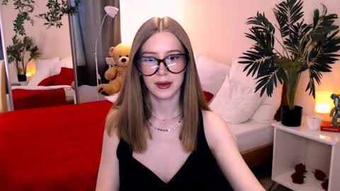 Snapshot of unreal_lady chatting on June 24, 1:43 pm unreal_lady online show from June 24, 1:43 pm
