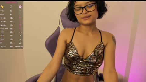 Snapshot of unu_nai chatting on January 1, 3:45 am new INSTA   online show from January 1, 3:45 am