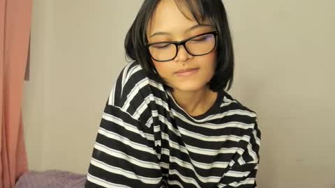 Snapshot of unu_nai chatting on March 9, 1:25 am new INSTA   online show from March 9, 1:25 am