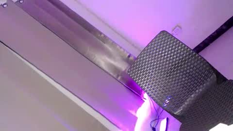 Snapshot of ur_caroline18 chatting on October 4, 11:41 am ur_caroline18 online show from October 4, 11:41 am