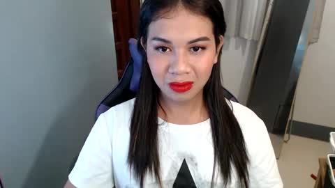 Vee online show from January 1, 2:42 pm