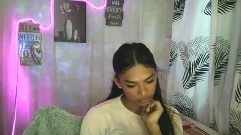 ur_dazzlingmorenaxx online show from March 27, 3:56 am