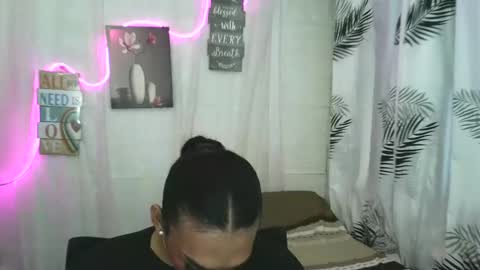 ur_dazzlingmorenaxx online show from June 7, 2:37 am