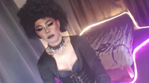 Snapshot of ur_dominatrix chatting on November 28, 2:36 am MISS ANNA online show from November 28, 2:36 am